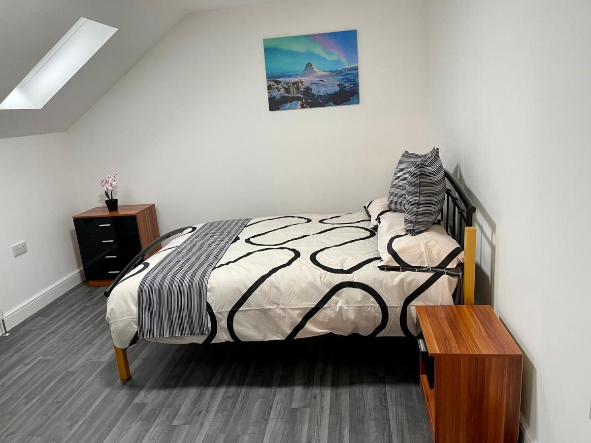 4-bedroom In Healing, *