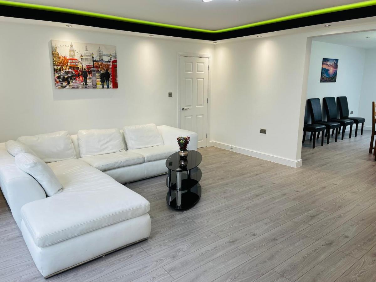 4-bedroom In Healing, *