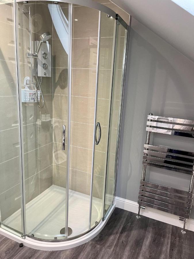 4-bedroom In Healing,