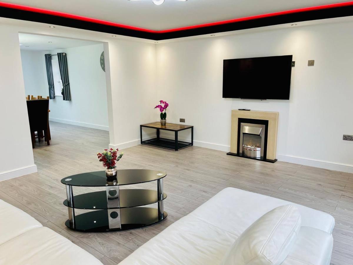 4-bedroom In Healing,