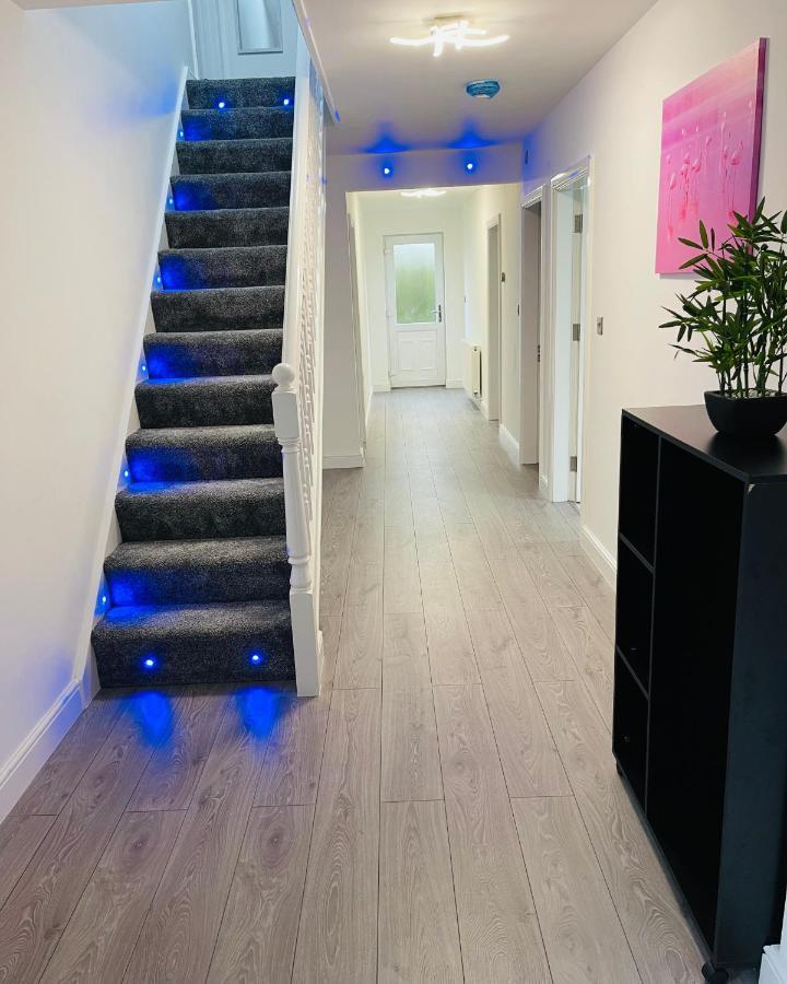 4-bedroom In Healing, Villa *